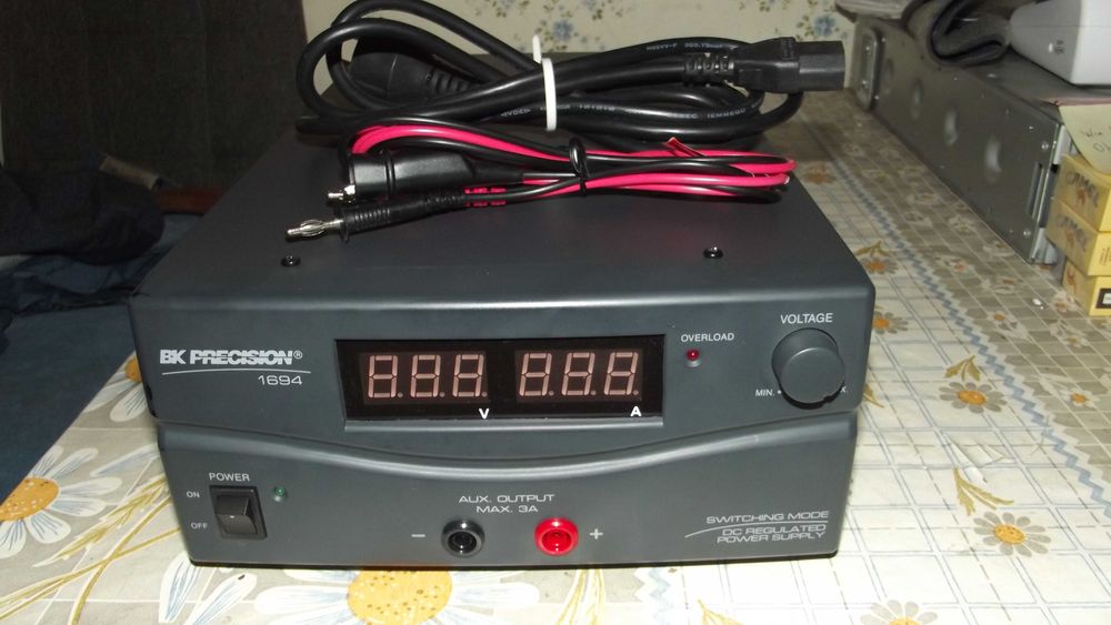 Импульсный источник питания постоянного тока с дистанционным датчиком