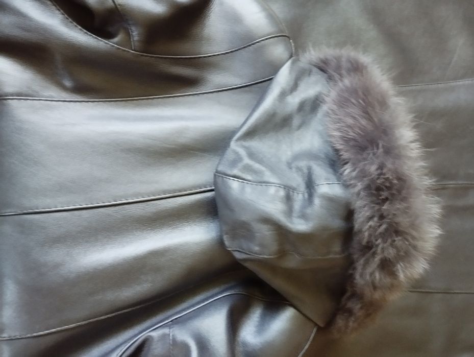 Płaszcz damski skórzany z podpinką i kapturem