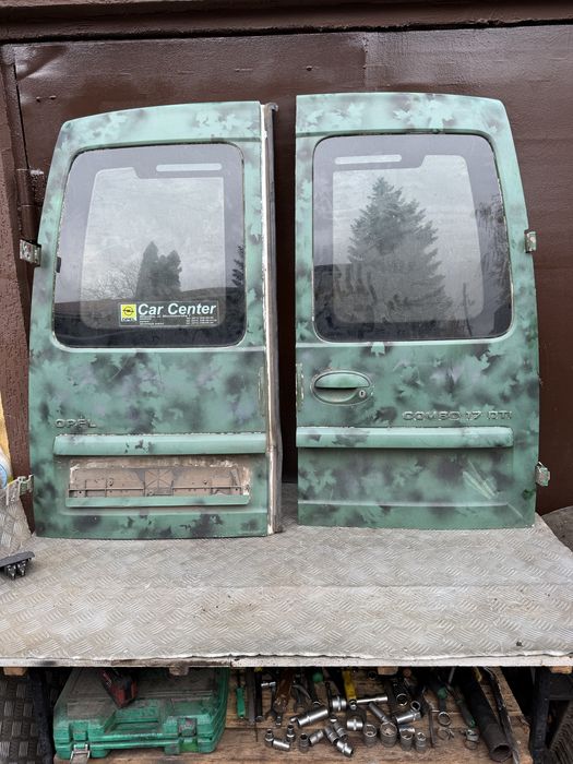 Задняя дверь Опель комбо с год 2003 opel combo c