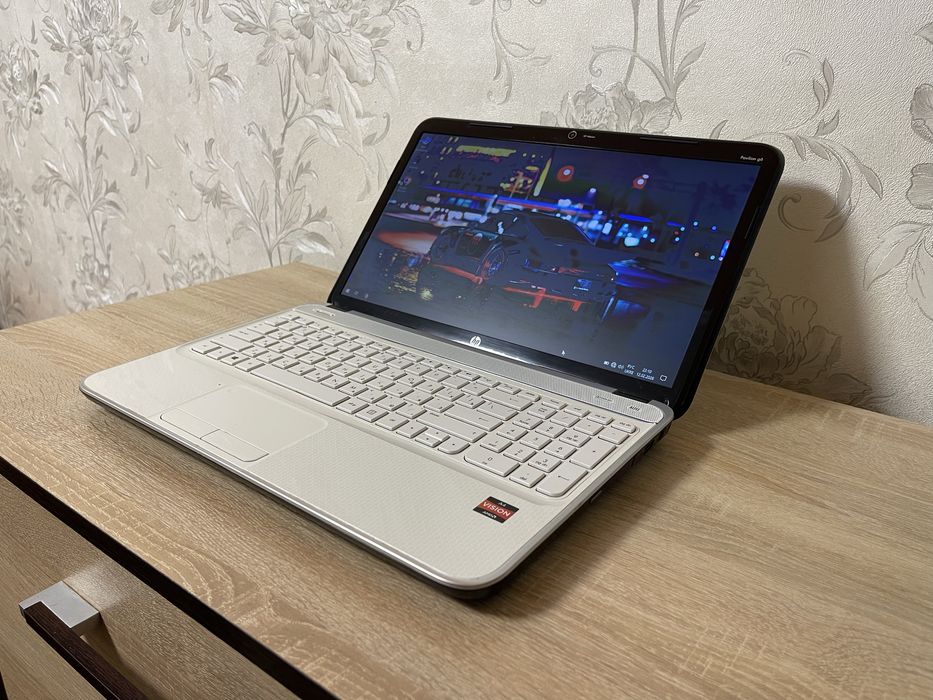 HP Pavilion g6 15.6" / AMD A4 / 4GB RAM / 500 GB / Батарея 4 години