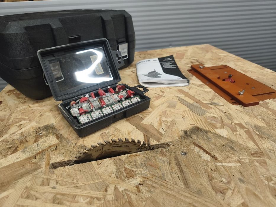Mesa com tupia e serra Dexter com guias