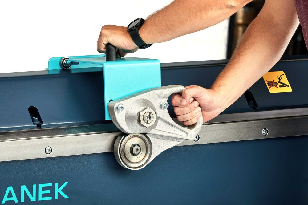 GIĘTARKA ZAGINARKA do blach ręczna 3000mm  Producent