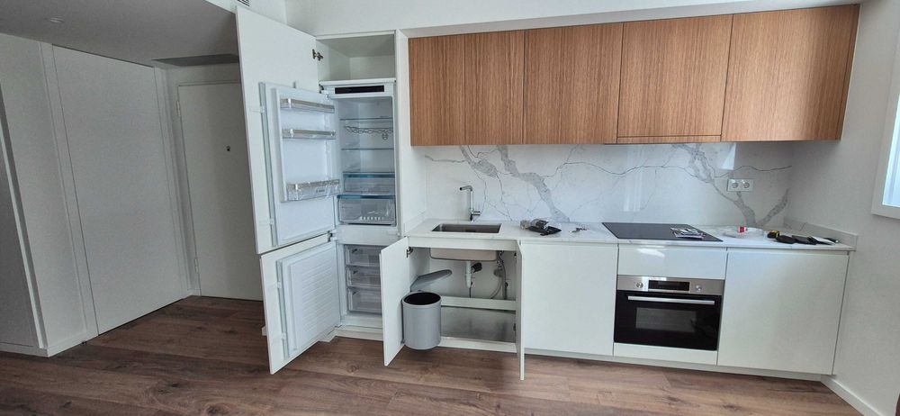 Quarto para estudantes/mestrados na Rua de Camões, junto Metro da Trindade