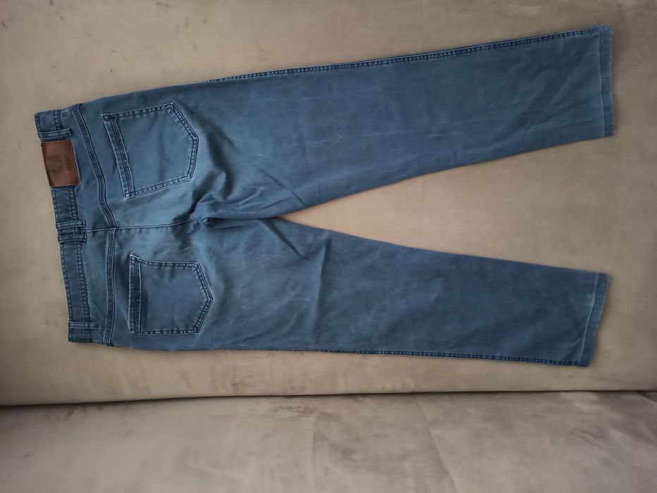 Spodnie chinos marki Lavard