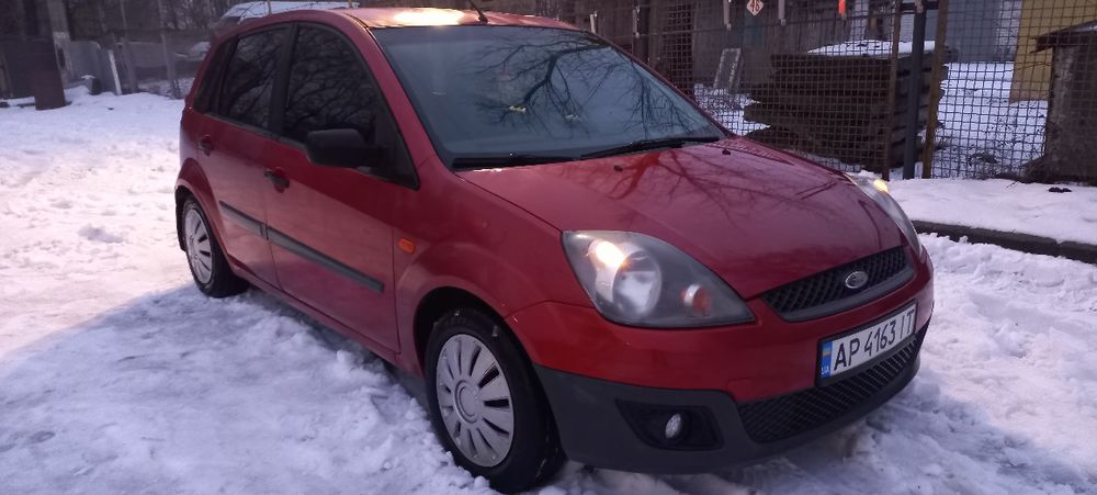 Ford Fiesta 1.4л. Автомат. Газ-бенз