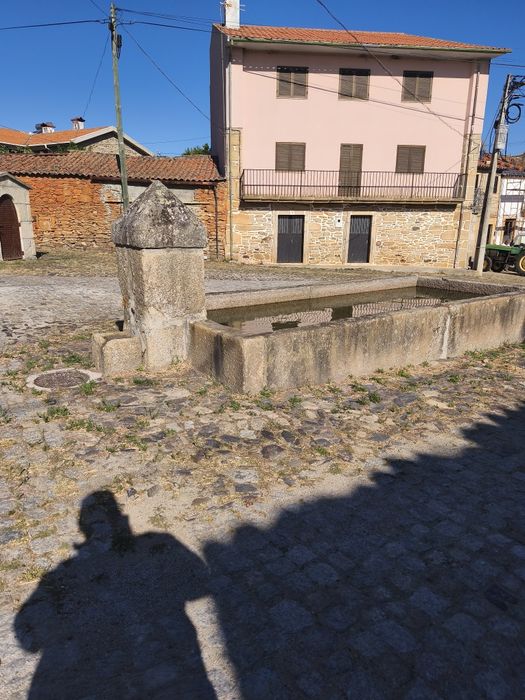 Vendo uma casa em Carviçais Moncorvo