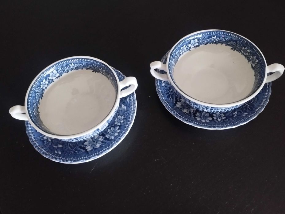 Duas almoçadeiras de 2 asas