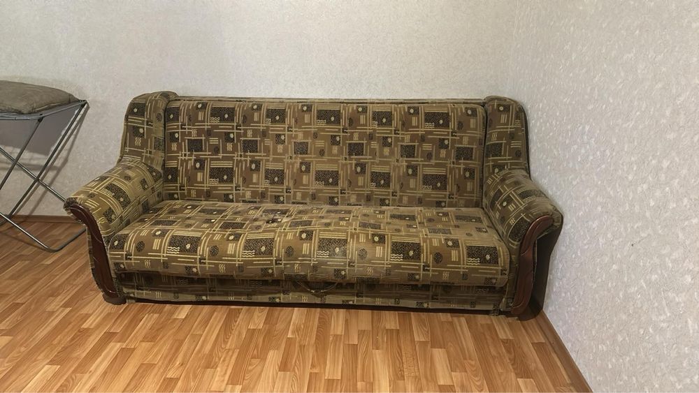 Продам диван срочно