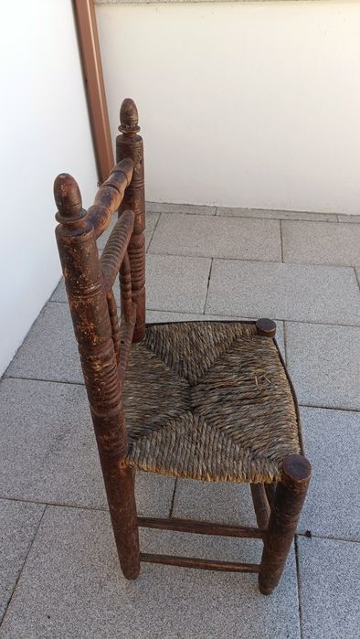 Cadeira antiga, rústica