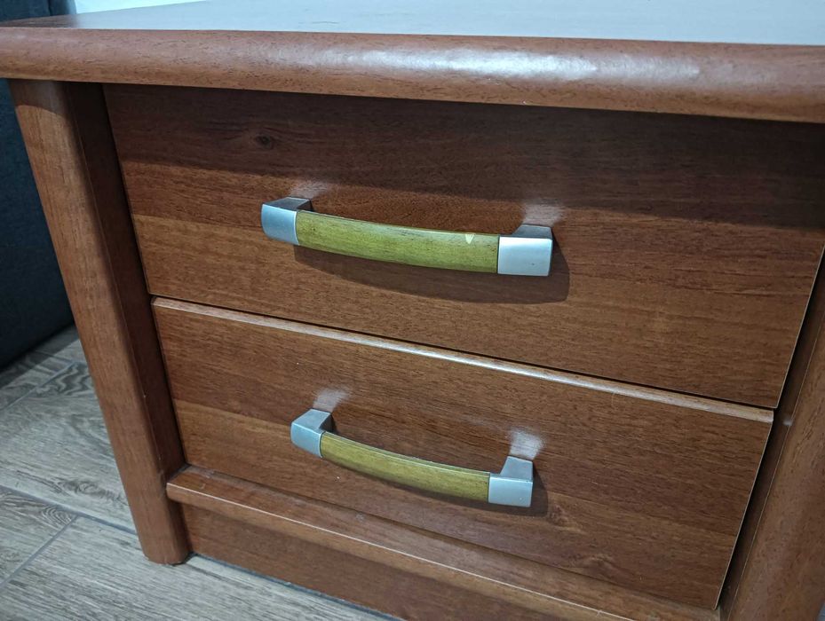 Brązowe stoliki nocne