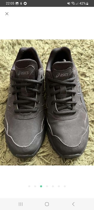 Кросівки бренду ASICS