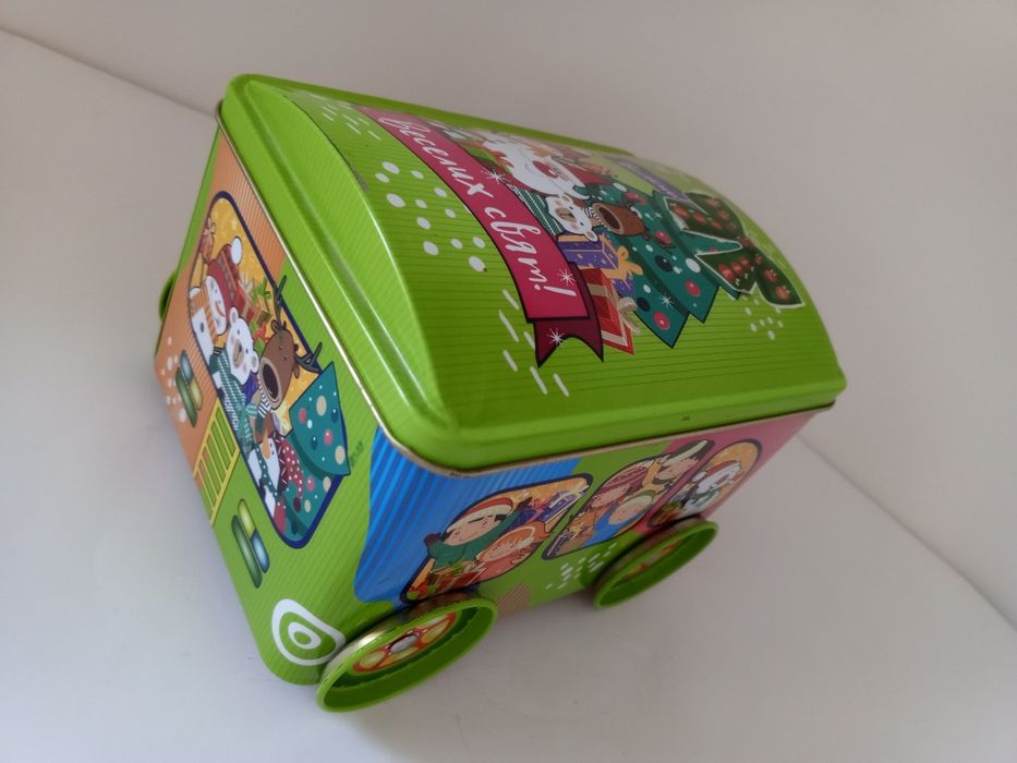 Велика металева коробка