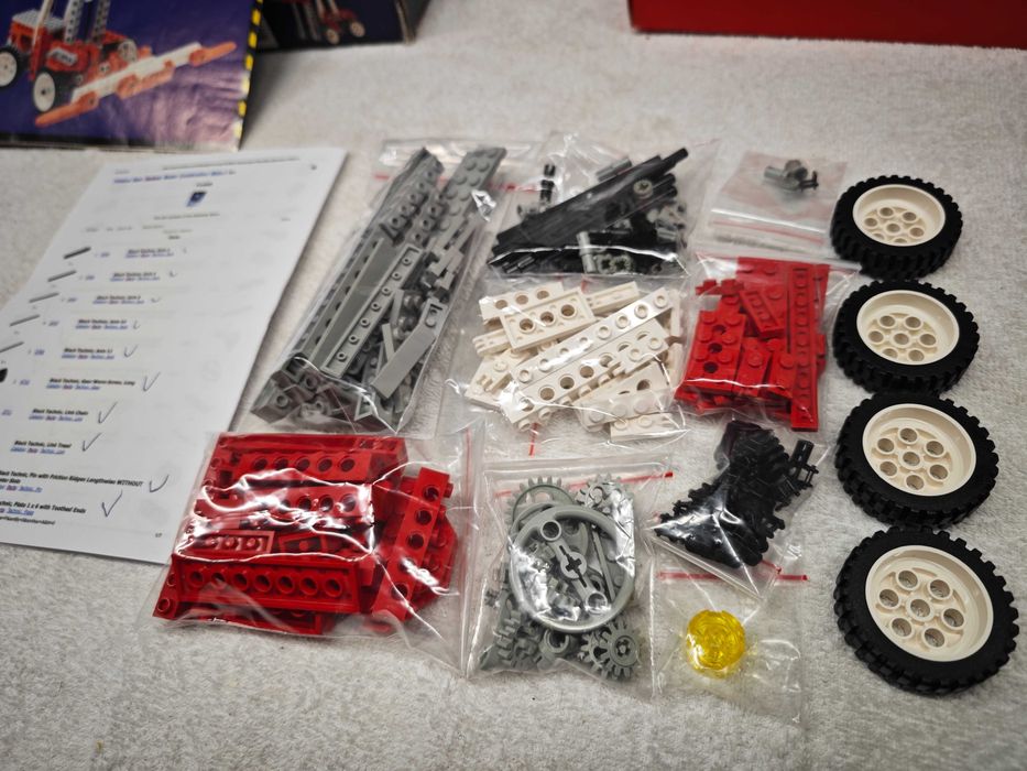 Lego Technic 8835 "Forklift"; 1989; [94]