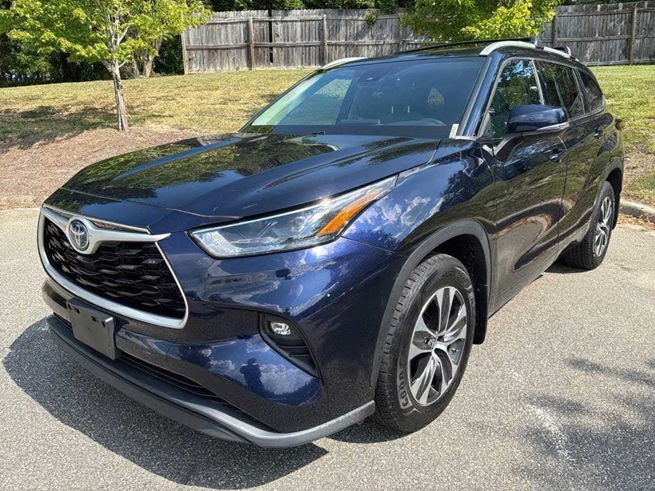 Toyota Highlander Hybrid      2022
