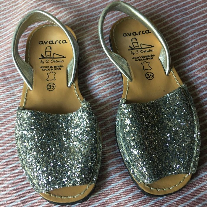 Sandálias para menina, da marca AVARCA, n.º 35