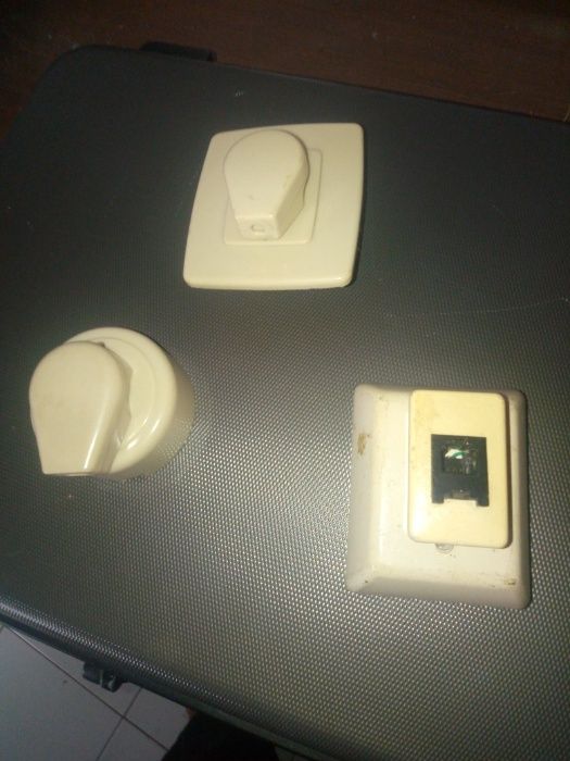 Tomadas telefónicas antigas