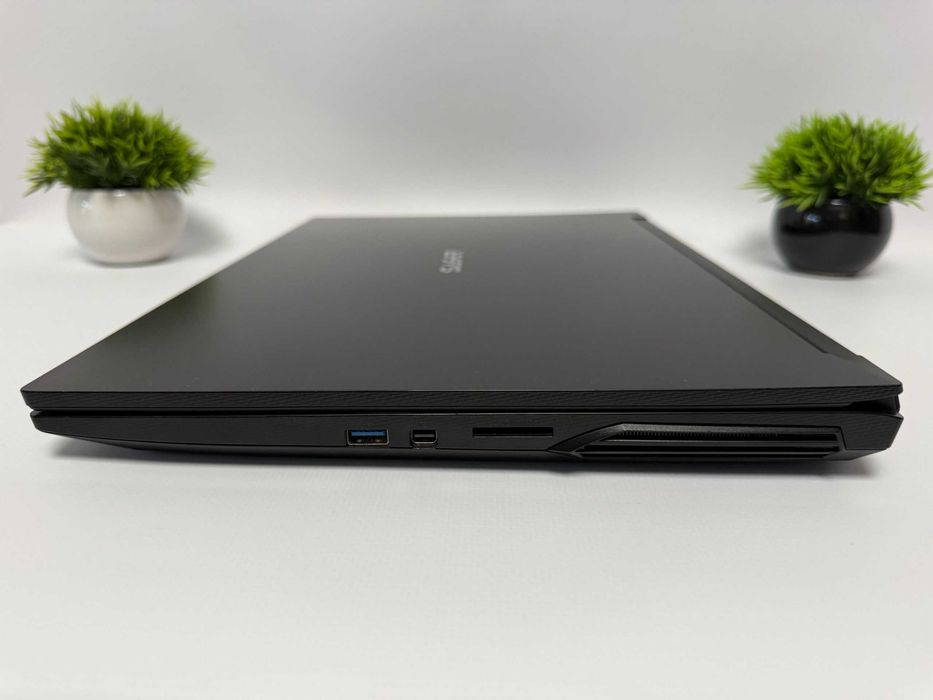 Ігровий ноутбук Clevo 17 i7-9750H 6ядер/RTX 2060 6gb/32gb ddr4/512gb ssd + 1TB HDD/17’3 Full HD IPS 144Hz