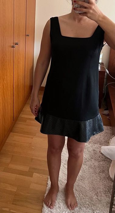 Vendo vestido curto com aplicação tipo pele