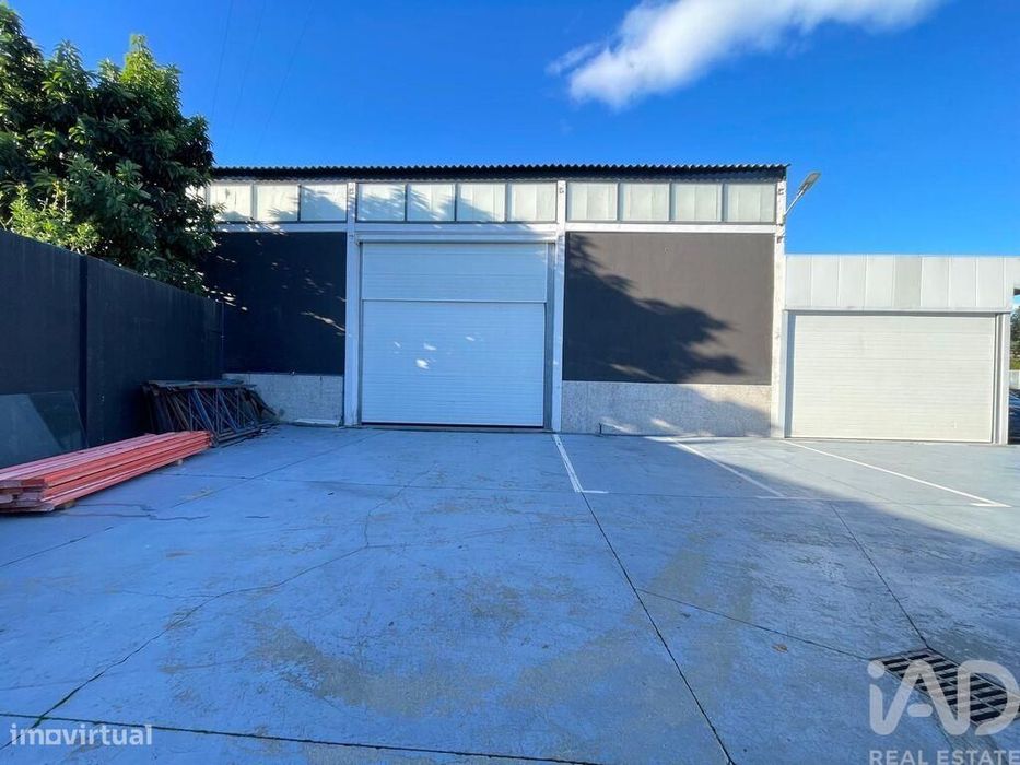 Hangar em Manhente de 705,00 m2