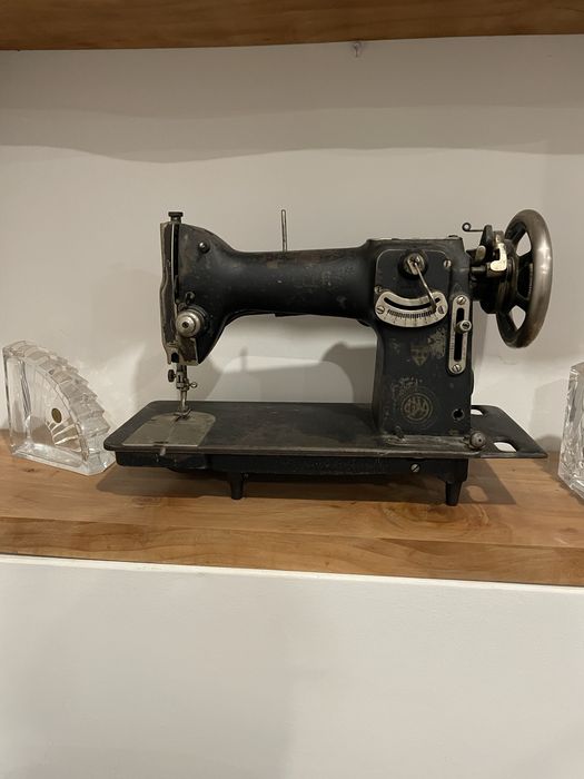 Maquina custura Oliva restaurada