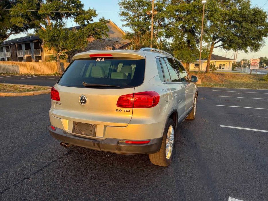 Volkswagen Tiguan R-Line      2015