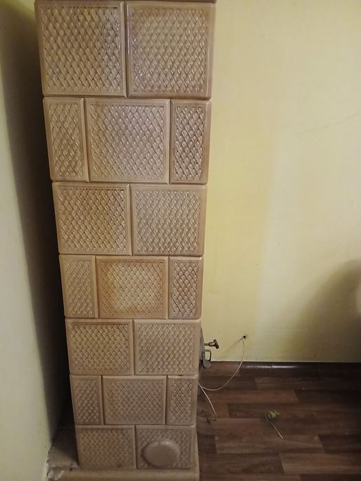 Piec kaflowy w dobrym stanie