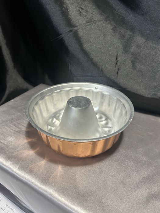 Miedziana Foremka na Babkę – Elegancka, z Kółeczkiem do Zawieszenia