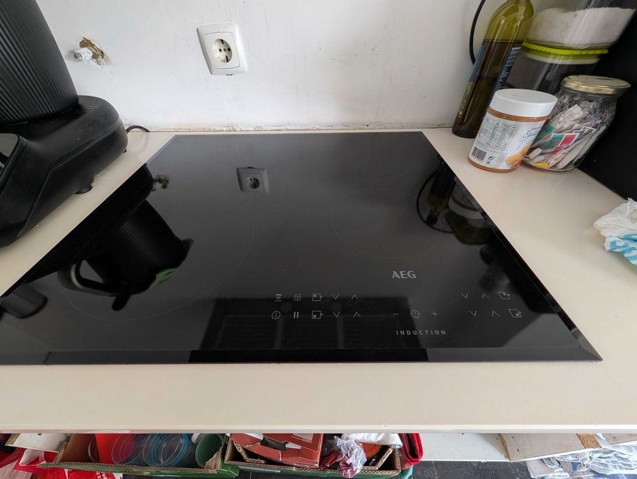 Placa de Indução AEG (60cm) – Como Nova – Função Hob2Hood