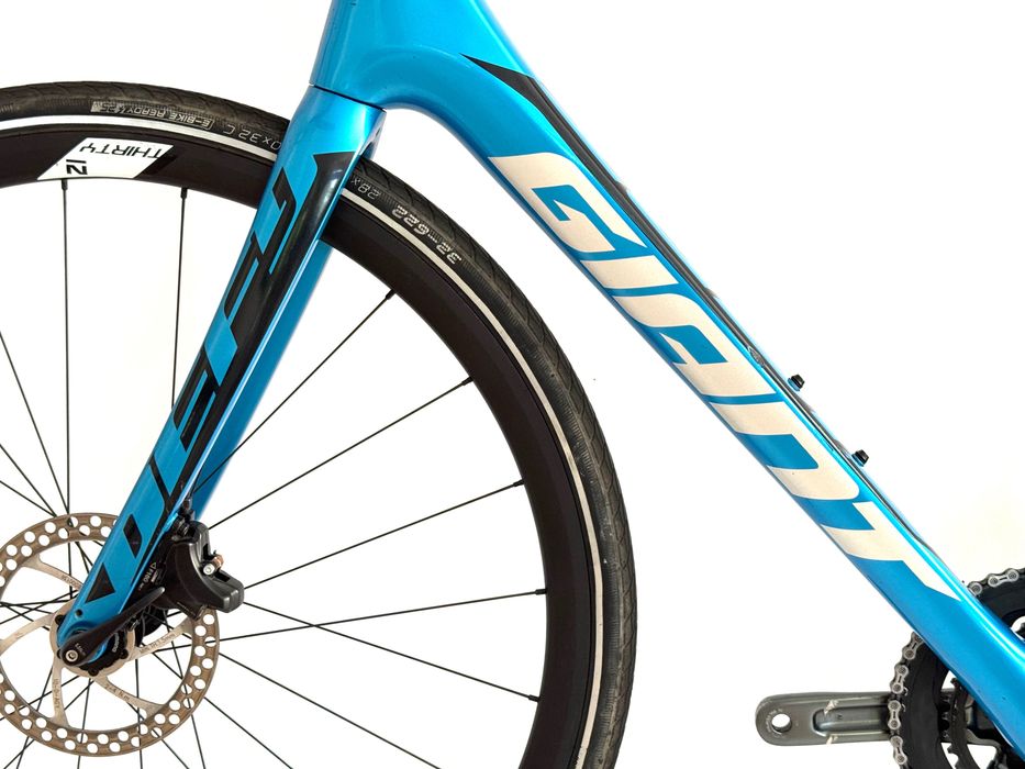 Rower szosowy karbonowy GIANT DEFY ADVANCED szosa carbon hydro disc