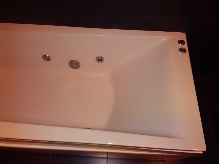 Banheira de hidromassagem com pouco uso