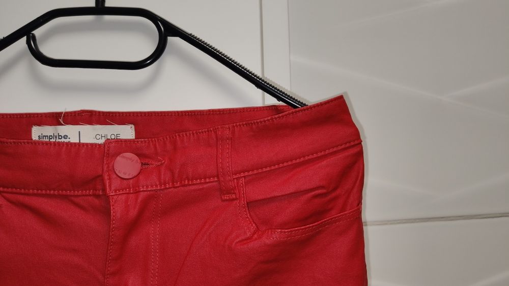 Spodnie Chloe r. 14R pas 76 cm woskowane czerwone