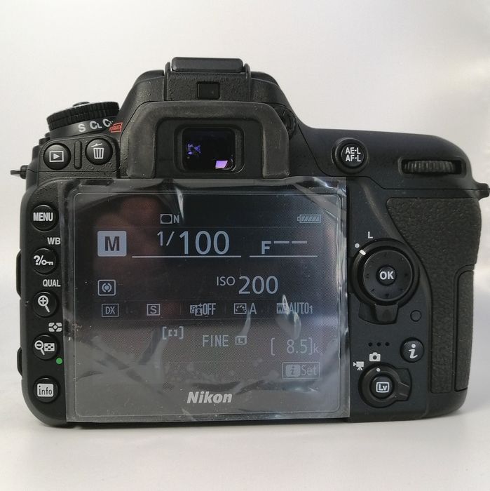 Máquina Fotográfica Nikon7500 (corpo)