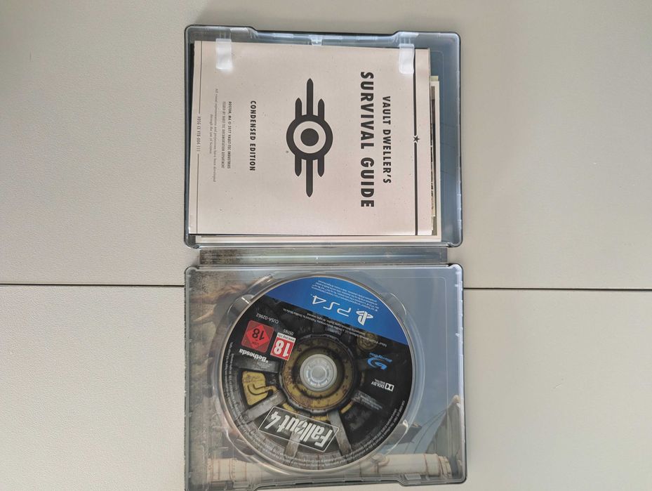 PS4 Fallout 4 Steelbook + Vault Dweller's Guide