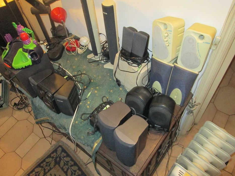 colunas de som diversas