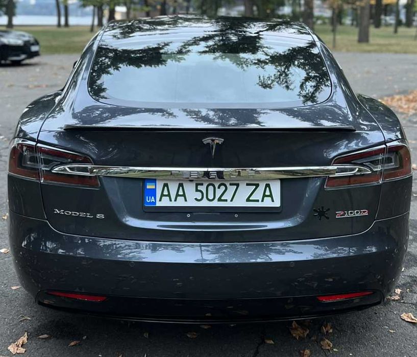 Прокат (оренда) автомобіля Тесла. Можливо з викупом.