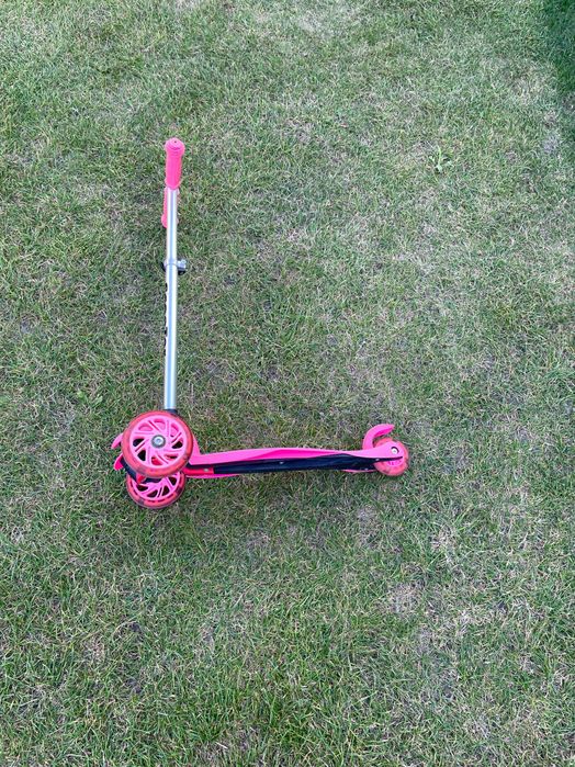 Hulajnoga- trzykołowa