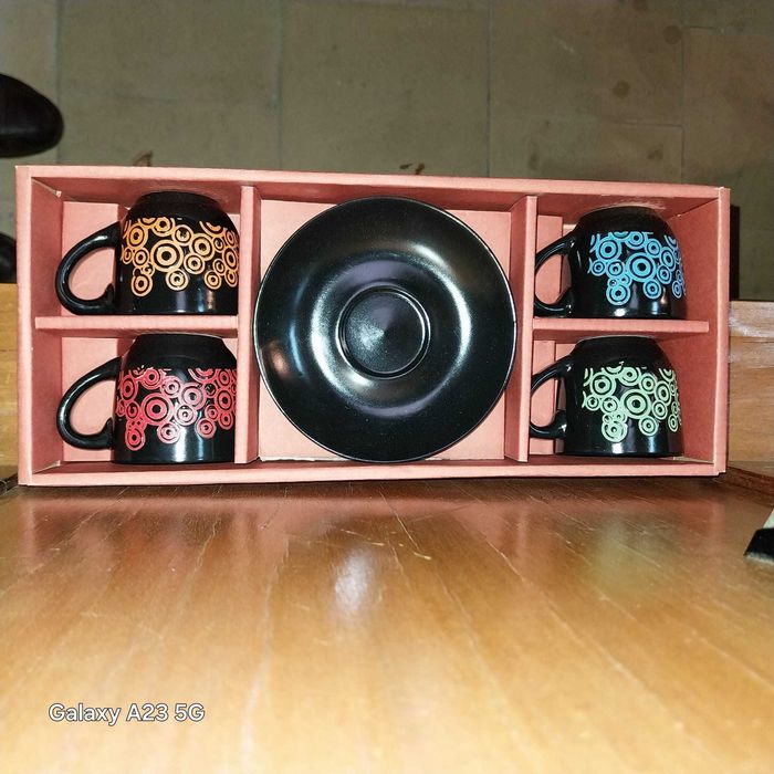 Conjunto 4 Chávenas Café com Pires