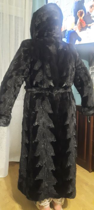 Продам норкову шубу