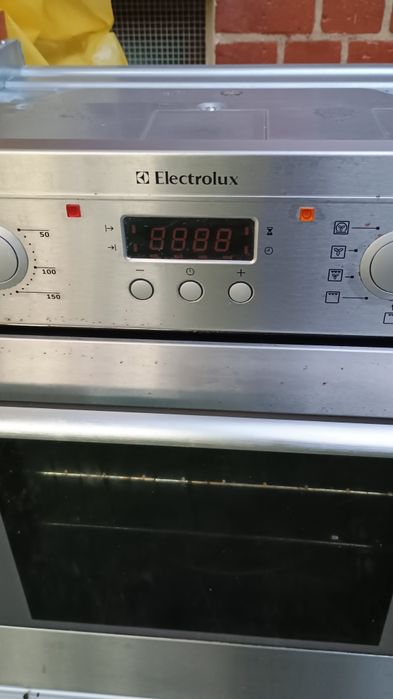 Kuchenka gazowa z piekarnikiem elektrycznym