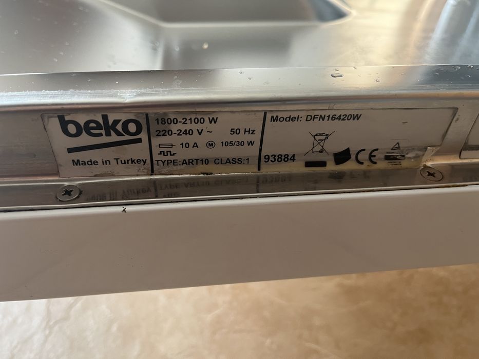 Máquina de lavar loiça Beko DFN16420W (perde água)