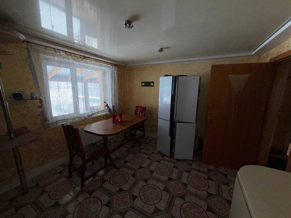 Шикарний будинок з терасою ,  яких мало, вкладено багато коштів !