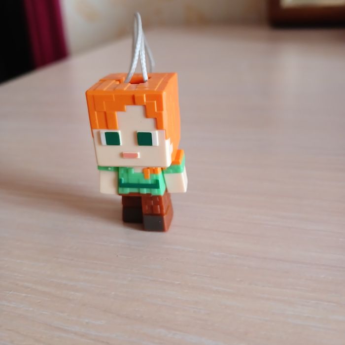 Фігурка Кіндер брелок Алекс майнкрафт minecraft