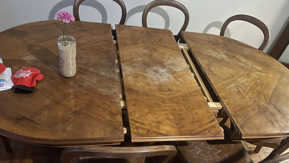 Vendo mesa com 7 cadeiras