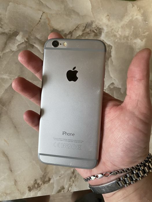 iPhone SE 2020 отличное состояние