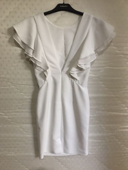Sukienka biala z odkrytymi plecami r.36