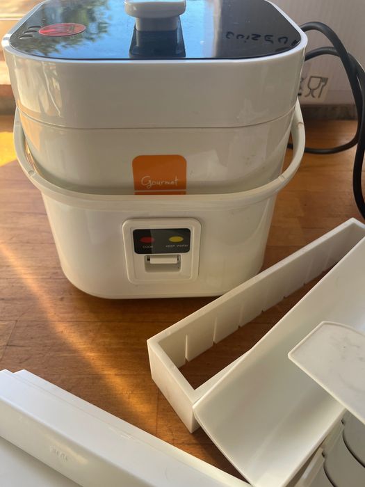 Maquina cozer arroz e kit de sushi