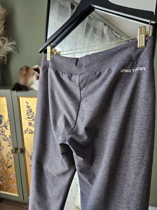 Szare spodnie damskie sportowe dresowe Kari Traa joggery bawełniane M