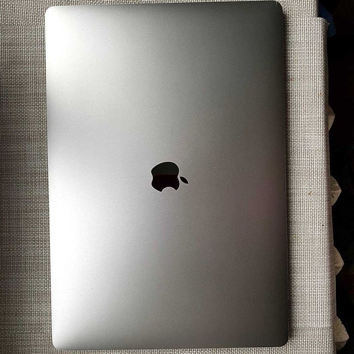 Ноутбук Apple MacBook Pro