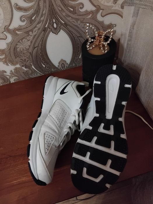 Кросівки Nike T-Lite Xi 616544-101.Розмір 44. 28 см. Б/У