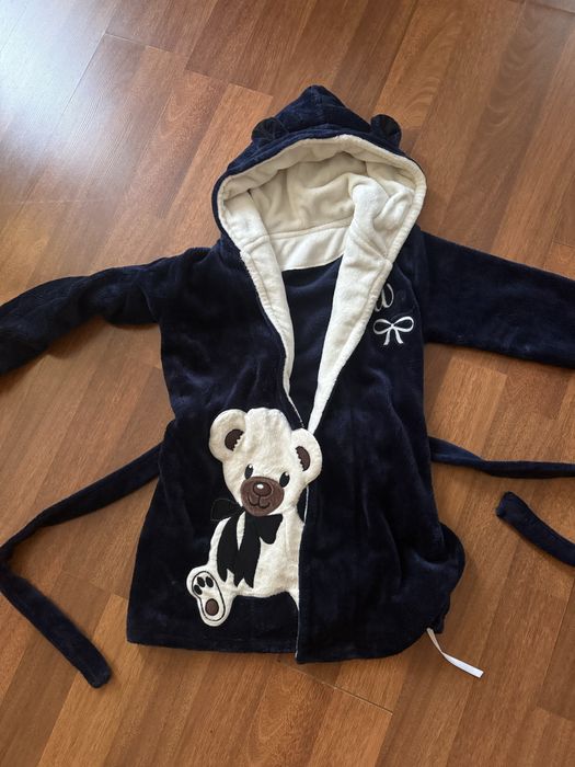 Продам детский халатик, велюровый , теплый , как новый !